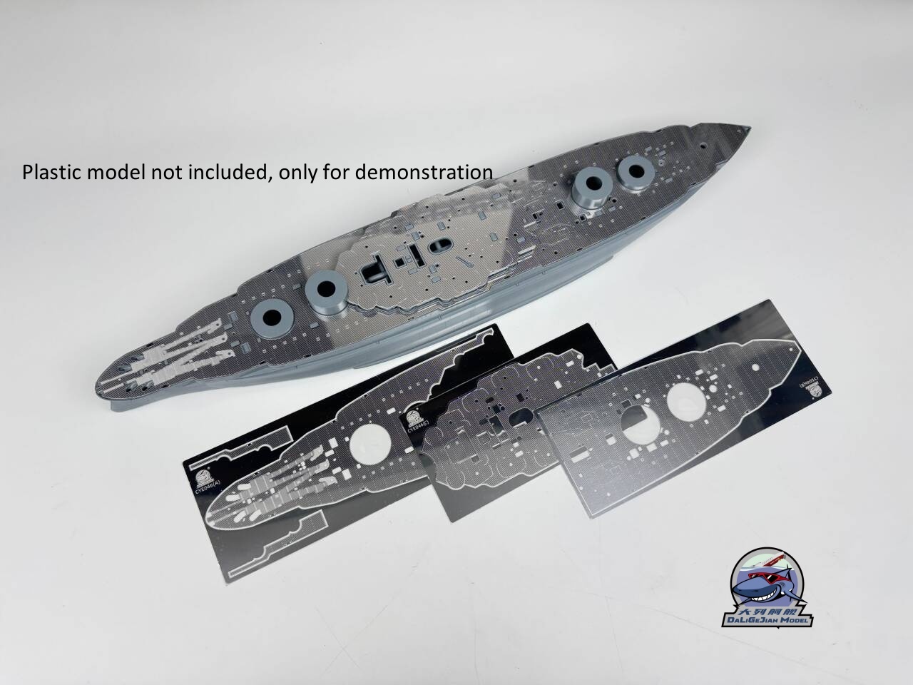 Pont métallique à l'échelle 1/ - Model Kit Uss Arizona avis et prix