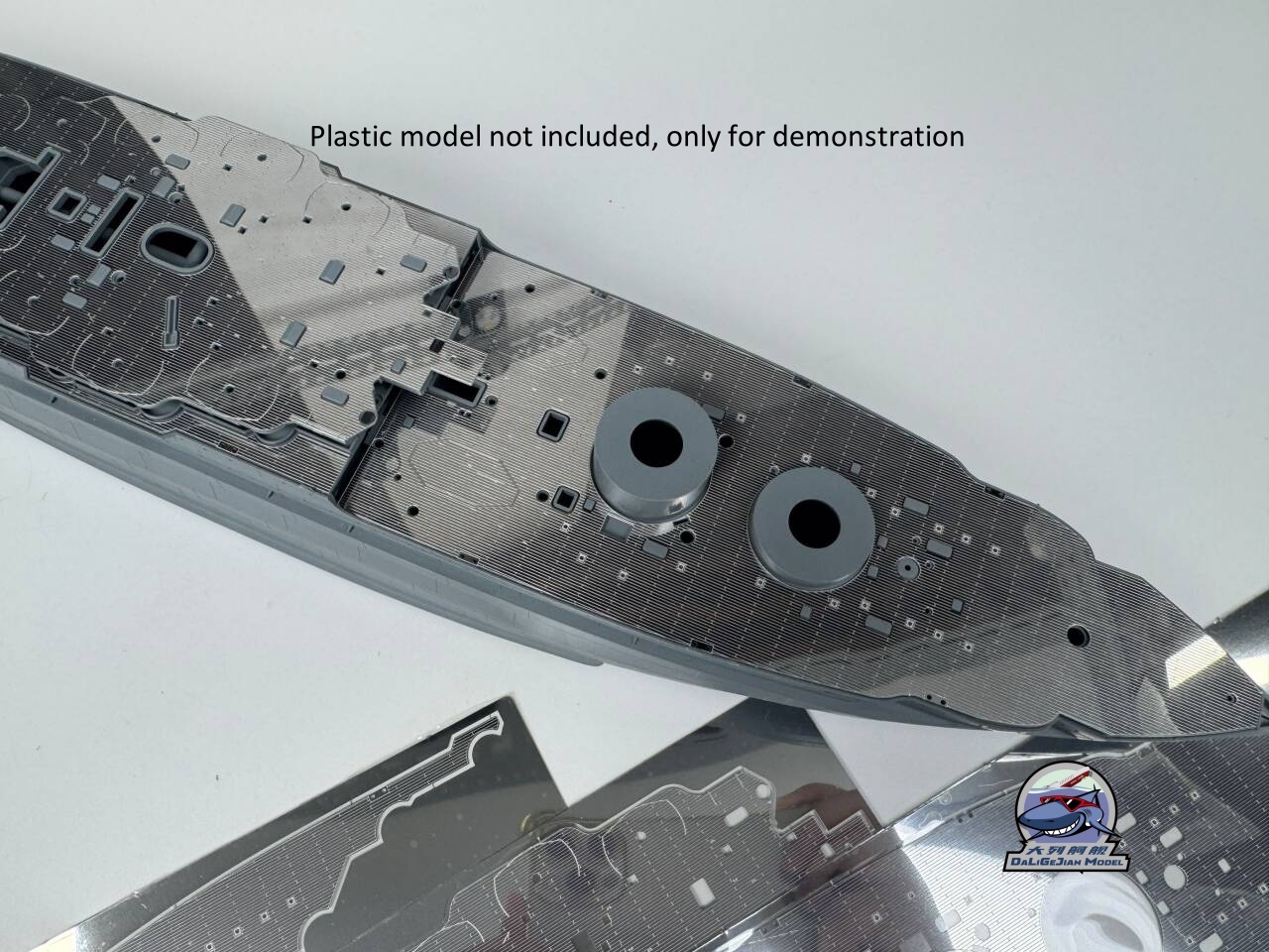Pont métallique à l'échelle 1/ - Model Kit Uss Arizona avis et prix